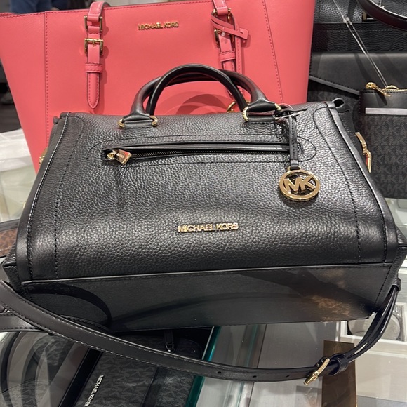 MICHAEL KORS
Carine Large Pebbled Leather Top Zip Satchel
Black
NWT - Picture 10 of 16